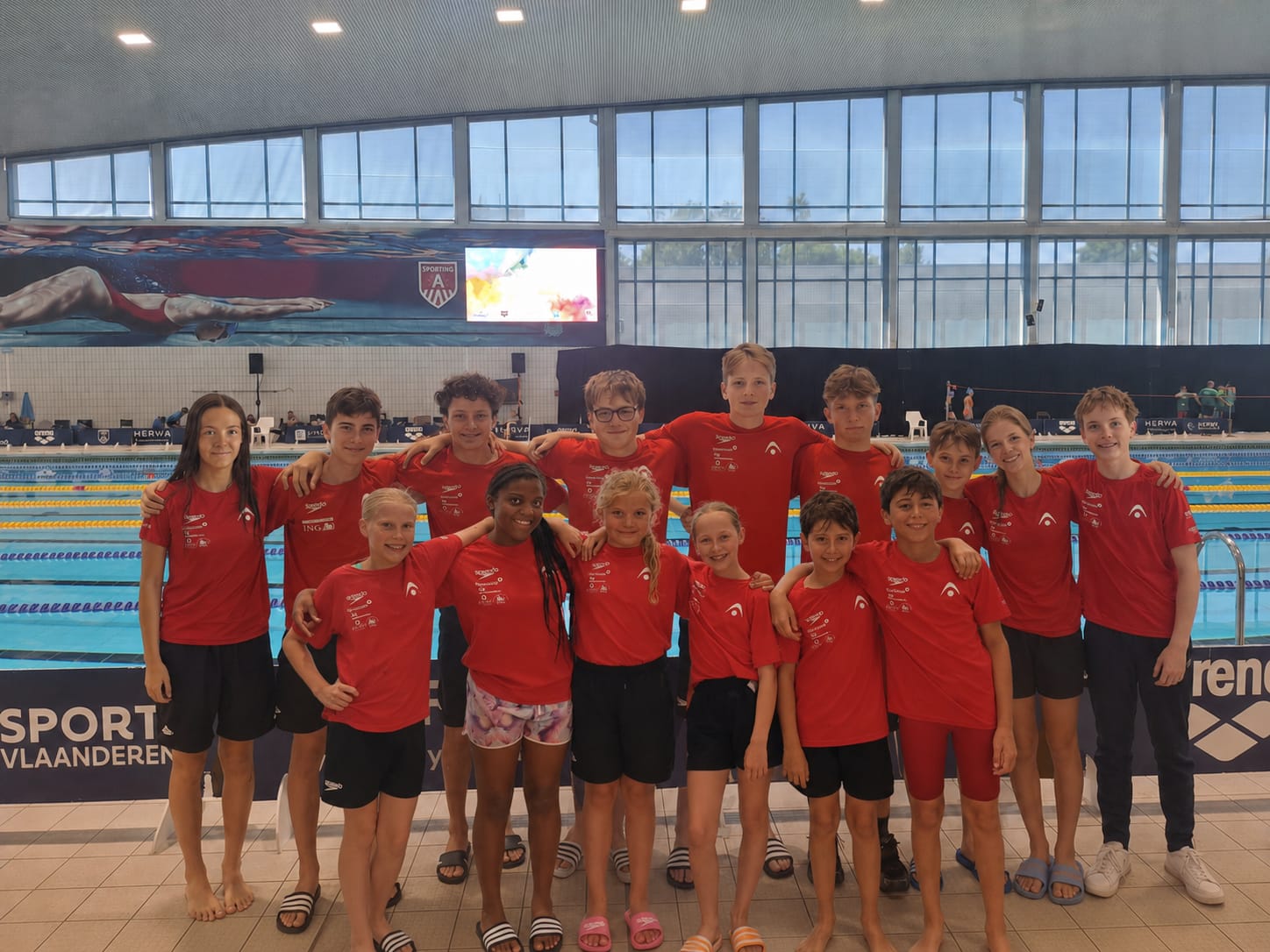 De ploeg van Leuven Aquatics aan de Wezenberg tijdens het Vlaams Zomercriterium 2026